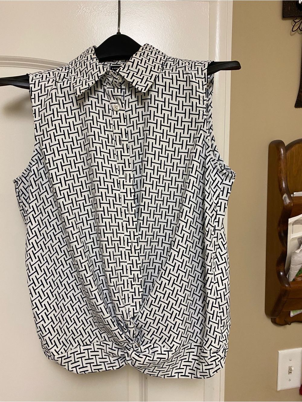 Halston Heritage Black & White Geometric Knot-Front Sleeveless Blouse